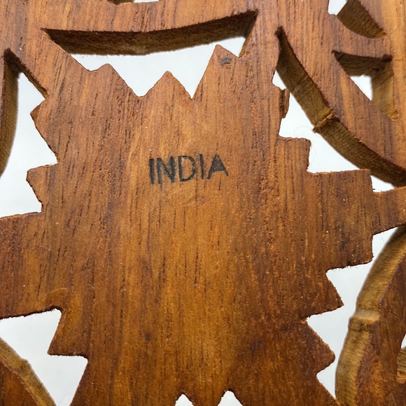 Vintage Hand Carved Wooden Raised Footed Trivet Leaves & Flower Made in India - Picture 4 of 9